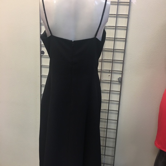 Black dress - Picture 4 of 8